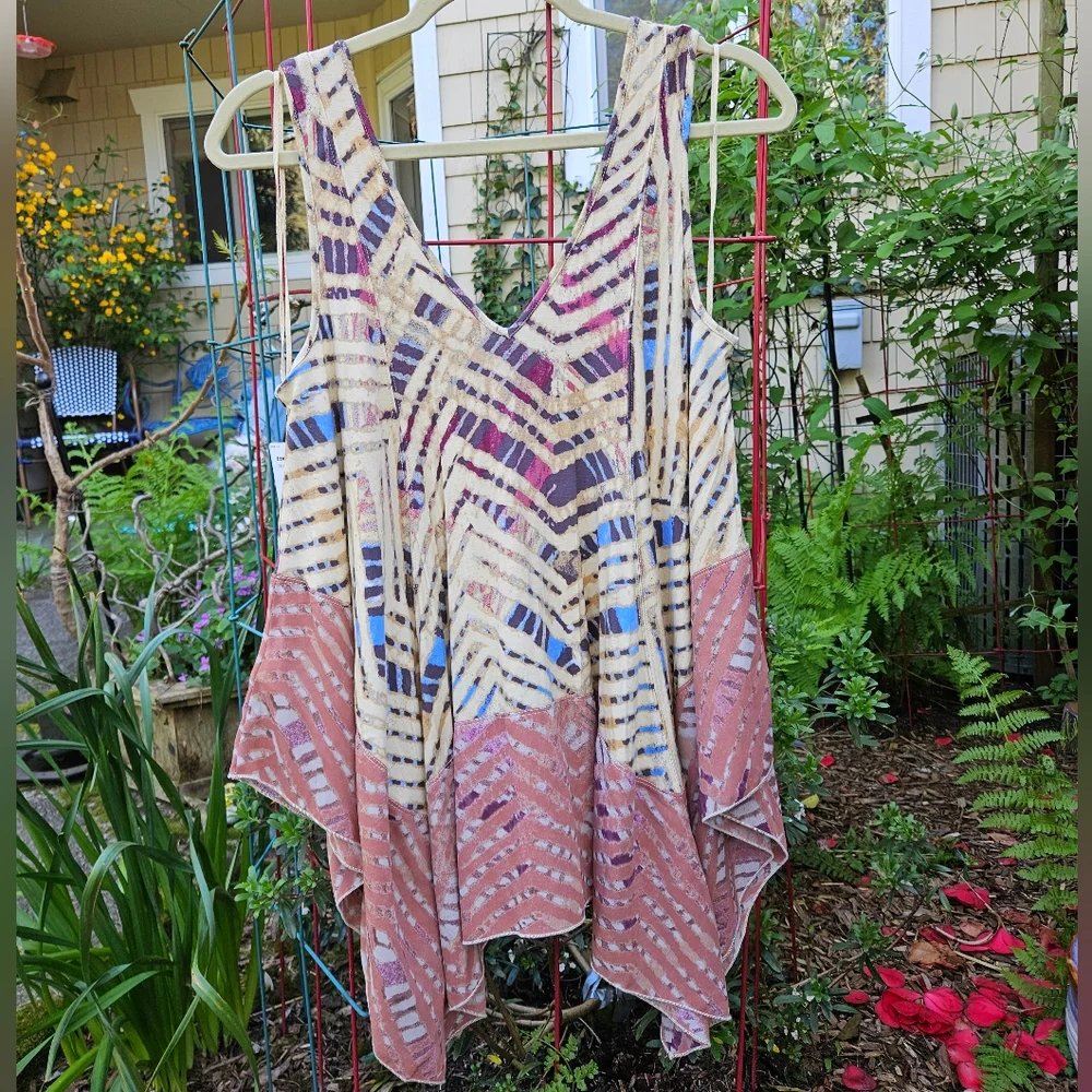 Free People Day Dreamers Tank Top VNeck Faux Batik Print Handkerchief Hem XS NWT - Picture 12 of 15